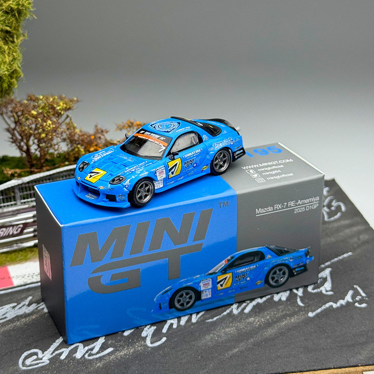 MINIGT 1:64 Mazda RX-7 RE-Amem - مراجعة Die Cast Car 1 64 وسعره
