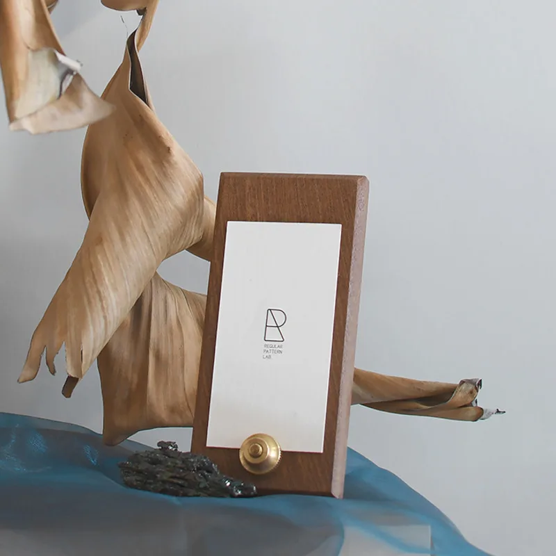 High-grade Walnut Ins QR Code  - مراجعة Graded Card Display وسعره